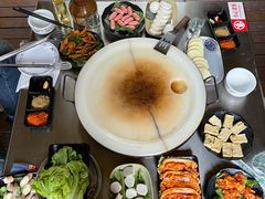 -冰冰龙虾·江湖菜·花园江景餐厅