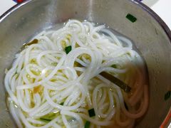 -刚砂锅鸡丝米线