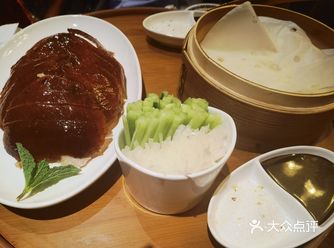 在圣诞结束之际，来到餐厅，首先餐厅氛围，灯光极其不错