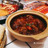 上面满满的是各种牛杂，底下铺的是萝卜