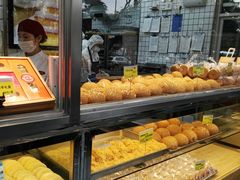 面包甜点陈列柜-鲍师傅糕点(江苏路店)