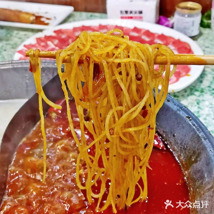 南中环地铁站B1口出来就是 这家店环境挺简单的