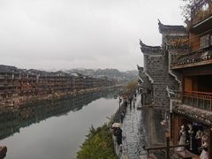-临江餐馆二楼美食部落