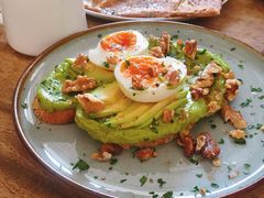 牛油果煮蛋吐司-RAC BAR(安福路店)