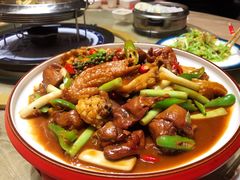 渔村鲍鱼炒鸡-小船渔村•大连菜•大连焖鱼(黄河路店)