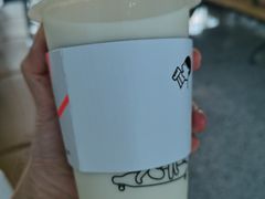 绿妍轻乳茶-喜茶(广州白云机场T2出发厅店)