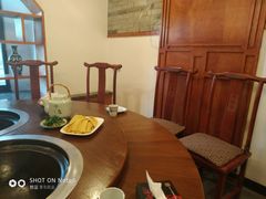 包厢-万里闯关东铁锅炖菜馆(高新旗舰店)