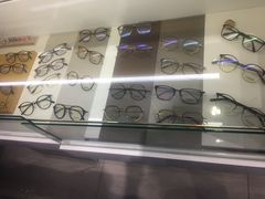 -提一眼镜·蔡司·依视路(小寨店)