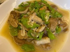 青椒炒牛肝菌-蔼若春.传承三十年云南菜(金碧公园店)