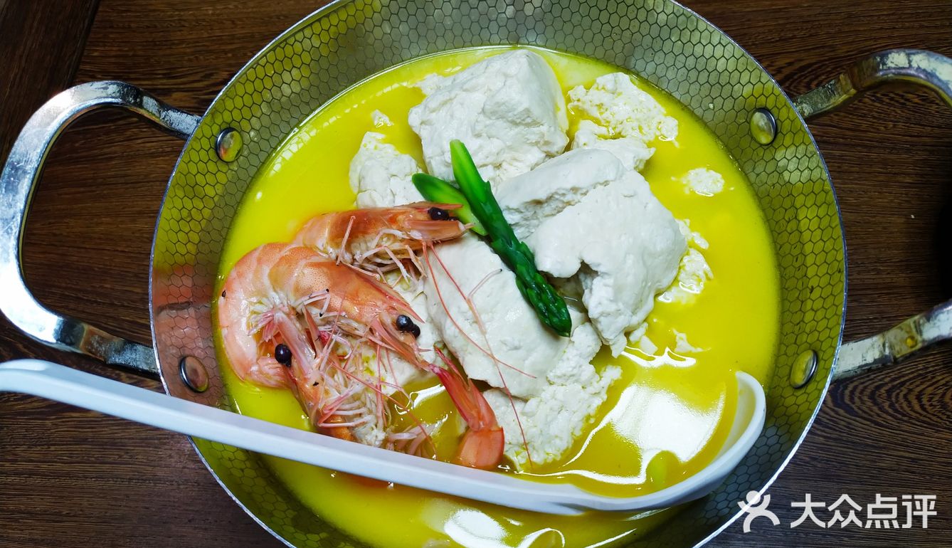 菜色精美，环境禅意