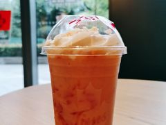 桃枝露露天乐雪-Tims天好咖啡(长风大悦城店)