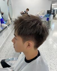 -变画·发型STUDIO