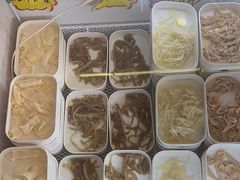 -嘎琉鲜切牛肉自助火锅