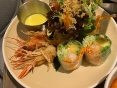酥炸老虎虾香芒米纸卷配榴莲汁-CHINCHIN 青青·泰国料理(万象食家店)