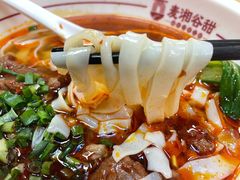 招牌红烧牛肉米粉-呷佬·长沙手工米粉(金沙江路店)