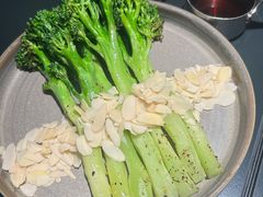碳烤西兰花苔-Ameigo梅果·云贵川bistro(长宁来福士店)