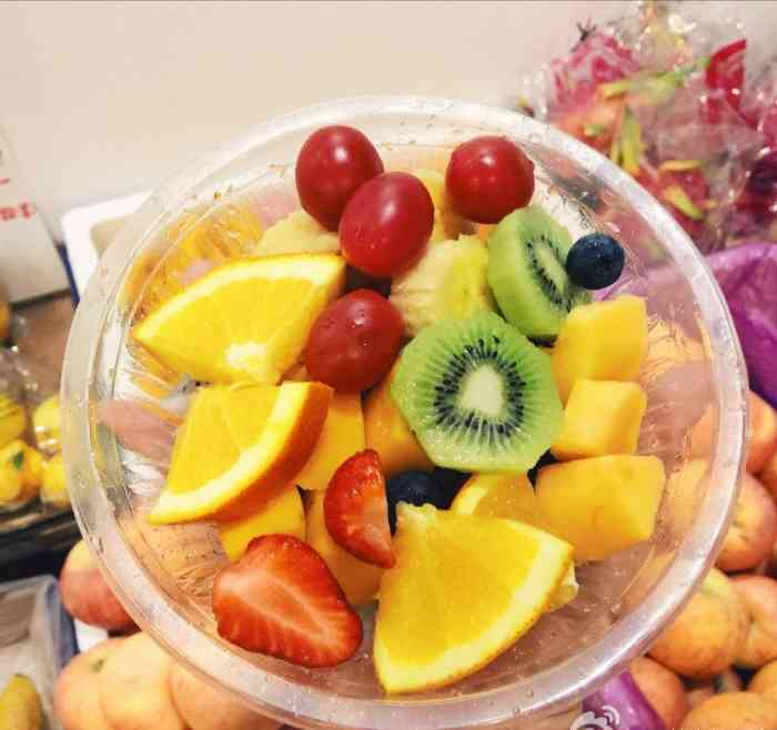 鲜果匠鲜切水果(科苑店)-"还好,芒果偏酸,水果如果不是这样混合装盘.