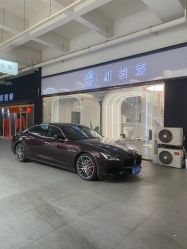 -喜爱高定婚纱摄影