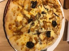 黑松露菌菇鸡肉比萨-必胜客(津塘店)