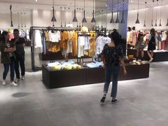 -URBAN REVIVO(七宝领展广场店)