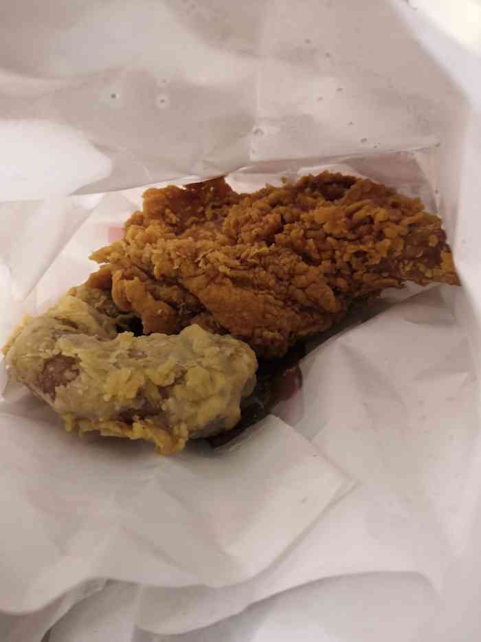 象牙山李大国炸鸡(锦绣店)-"周末,锦绣路边上的一家炸鸡店,中午忙的没