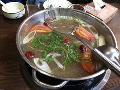 -乡土黄·鲜牛肉火锅·小龙虾(兴业街店)