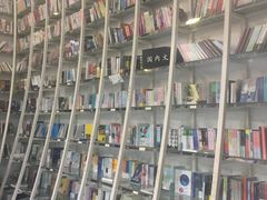 -钟书阁(松江泰晤士小镇店)