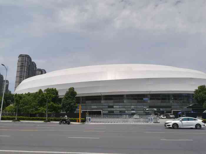 绍兴市体育中心体育馆-"免费的场地跑步很舒服,人挺多的坚持就是.