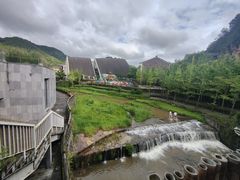 -腾冲洞山温泉村