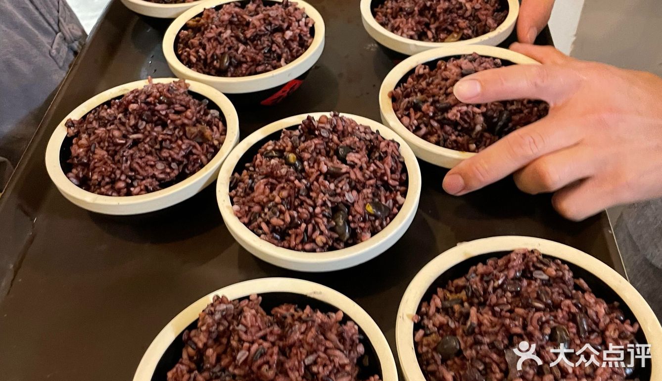 邯郸是真颠儿啊！！！吃个饭还带把脉……绝了！