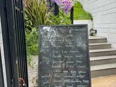 -Mark&Mars Restaurant