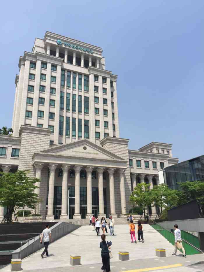 韩国的外交官,驻外大使很多都出自韩国外大,美国总统奥巴马好像都是