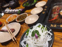 -老牌坊云南鱼豆花火锅(爱建店)
