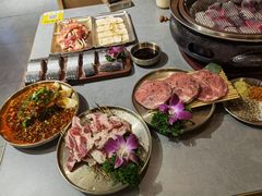 -围炉肉舍•炭烤活鳗•丹东海鲜烤肉(步行街店)