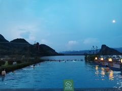 无边泳池-宝晶宫旅游景区