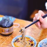 “她”点名要吃的卤煮!