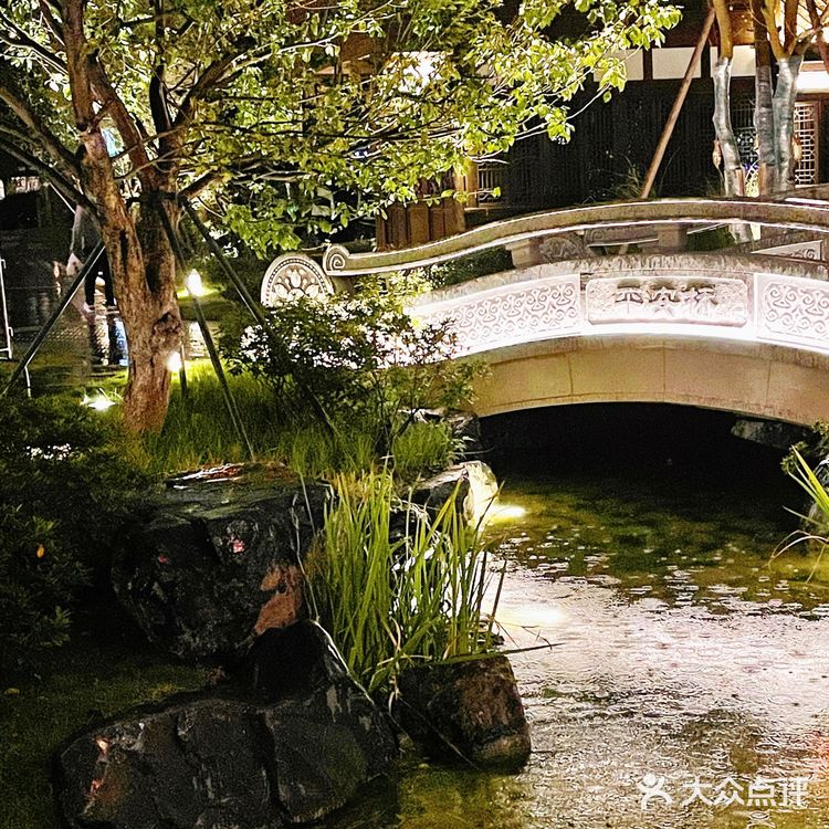 开到成都的鹅岛，精酿餐酒吧天花板！