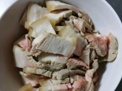 榨菜炒肉片-三居鲁味坊黄焖鸡(山大路店)