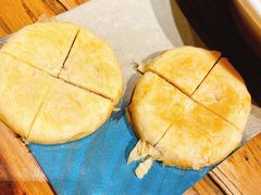 经典玫瑰鲜花饼-茶花妹子云南餐厅(传媒大学店)
