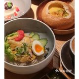 厦门hin爱去的西餐厅复古绿+原木色装修