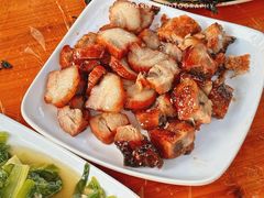 荔枝木排骨叉烧拼牌-御霞苑泥烩鸡休闲农庄