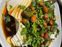 皮蛋豆腐-聚汇三少·龙虾·中餐厅(莫邪路新天地店)