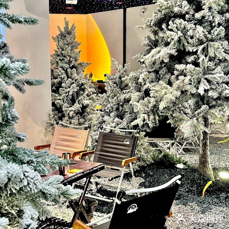 哈尔滨下雪的烧烤店也太浪漫了～