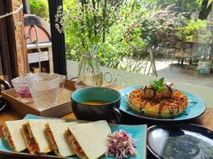 华夫饼配冰淇淋-蓝壁虎咖啡酒馆