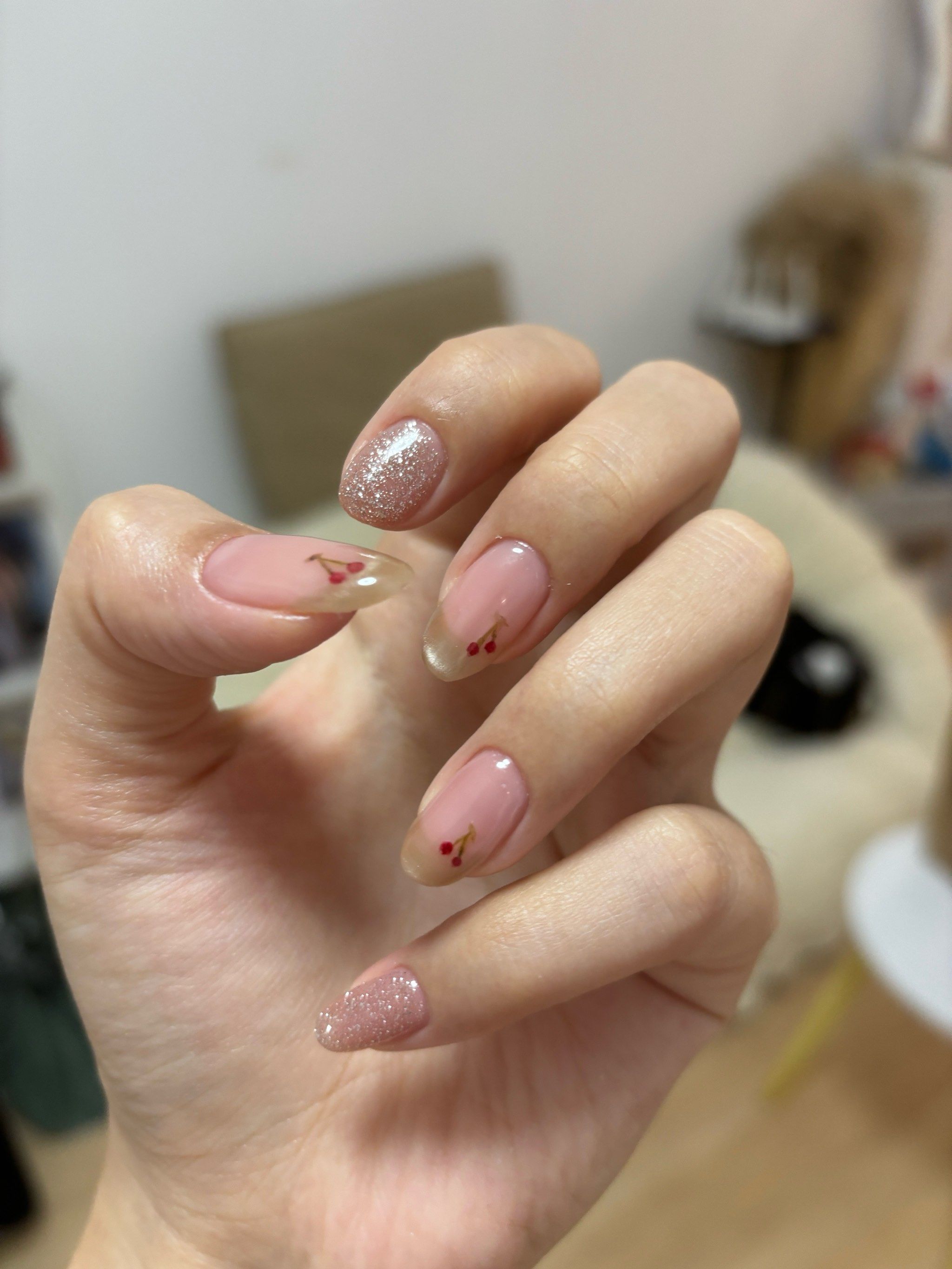 新做的美甲,好喜欢呀