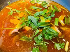 -野山舂·贵州现舂酸汤火锅(鸿通城店)