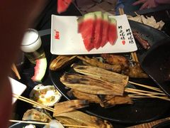 -何师烧烤·香辣蟹·川菜·30年老品牌(太古里旗舰店)