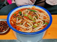 口缸米线-嗨牛味海鲜烧烤