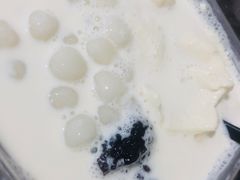 白雪黑糯米豆花-甜心闲生传统手工冰粉(太古里店)