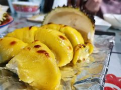 绝味烤榴莲-辉记炭烧海鲜大排档·老字号(福田店)